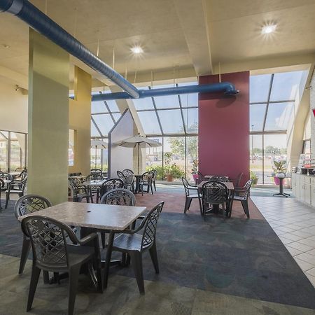 Red Roof Inn & Suites Cleveland - Elyria Extérieur photo