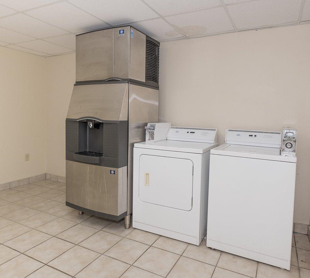 Red Roof Inn & Suites Cleveland - Elyria Extérieur photo
