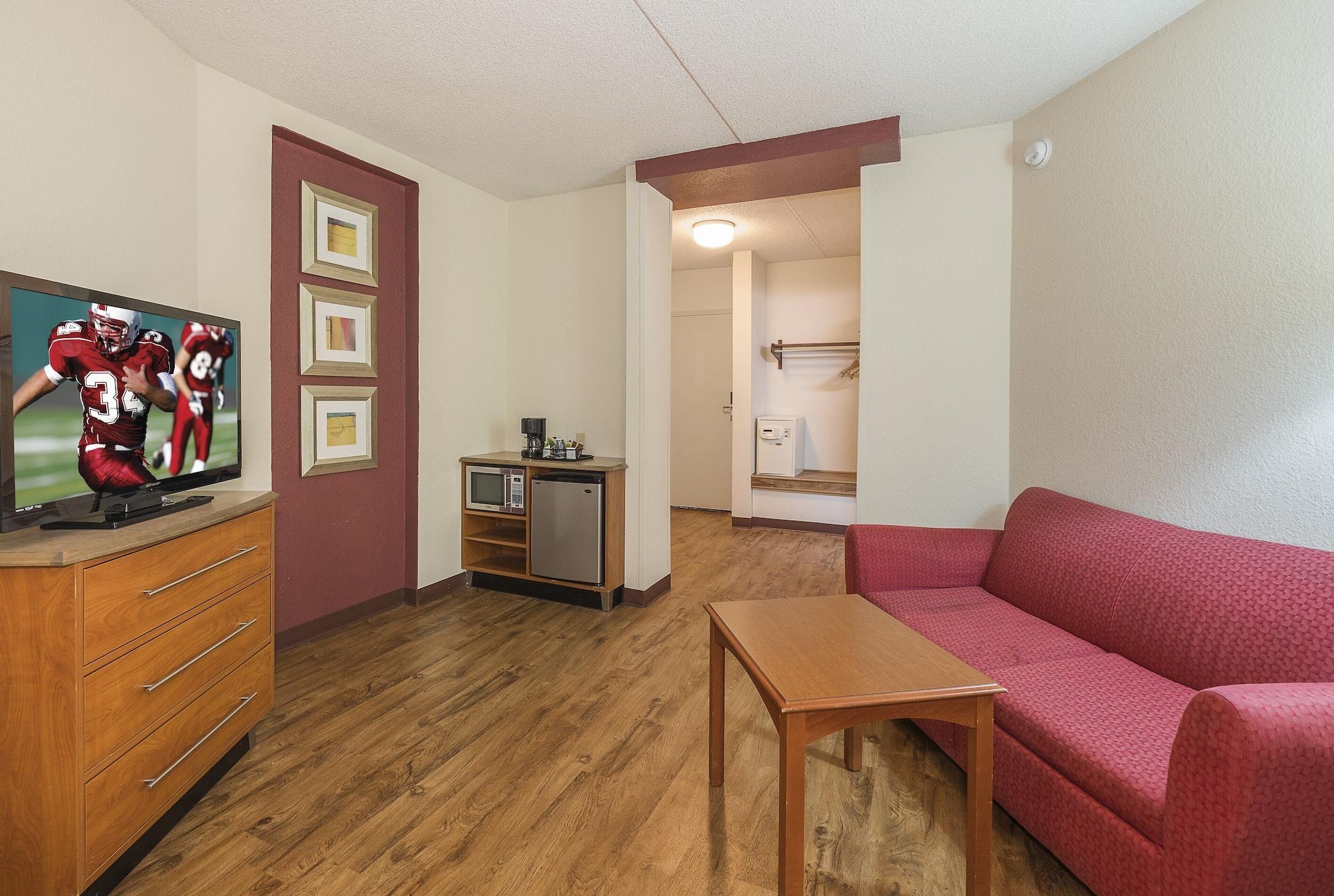 Red Roof Inn & Suites Cleveland - Elyria Extérieur photo