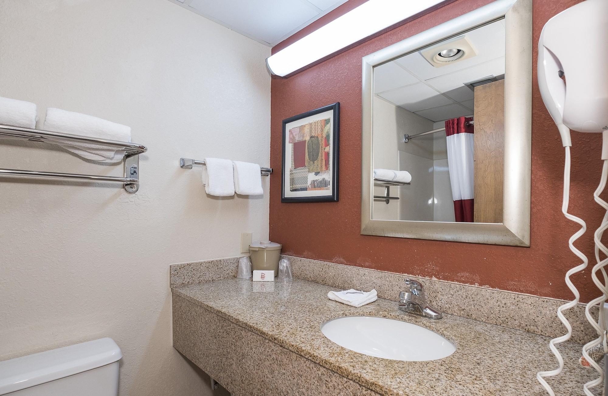 Red Roof Inn & Suites Cleveland - Elyria Extérieur photo