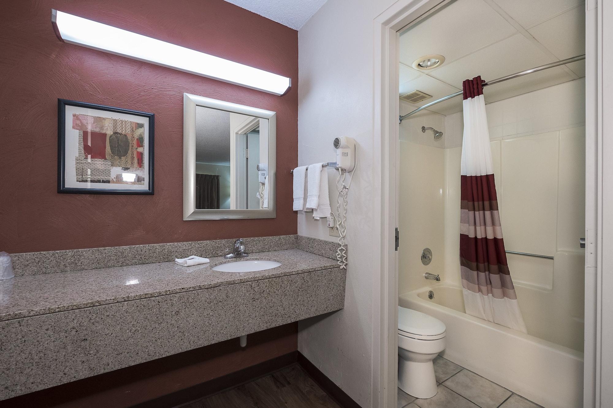 Red Roof Inn & Suites Cleveland - Elyria Extérieur photo