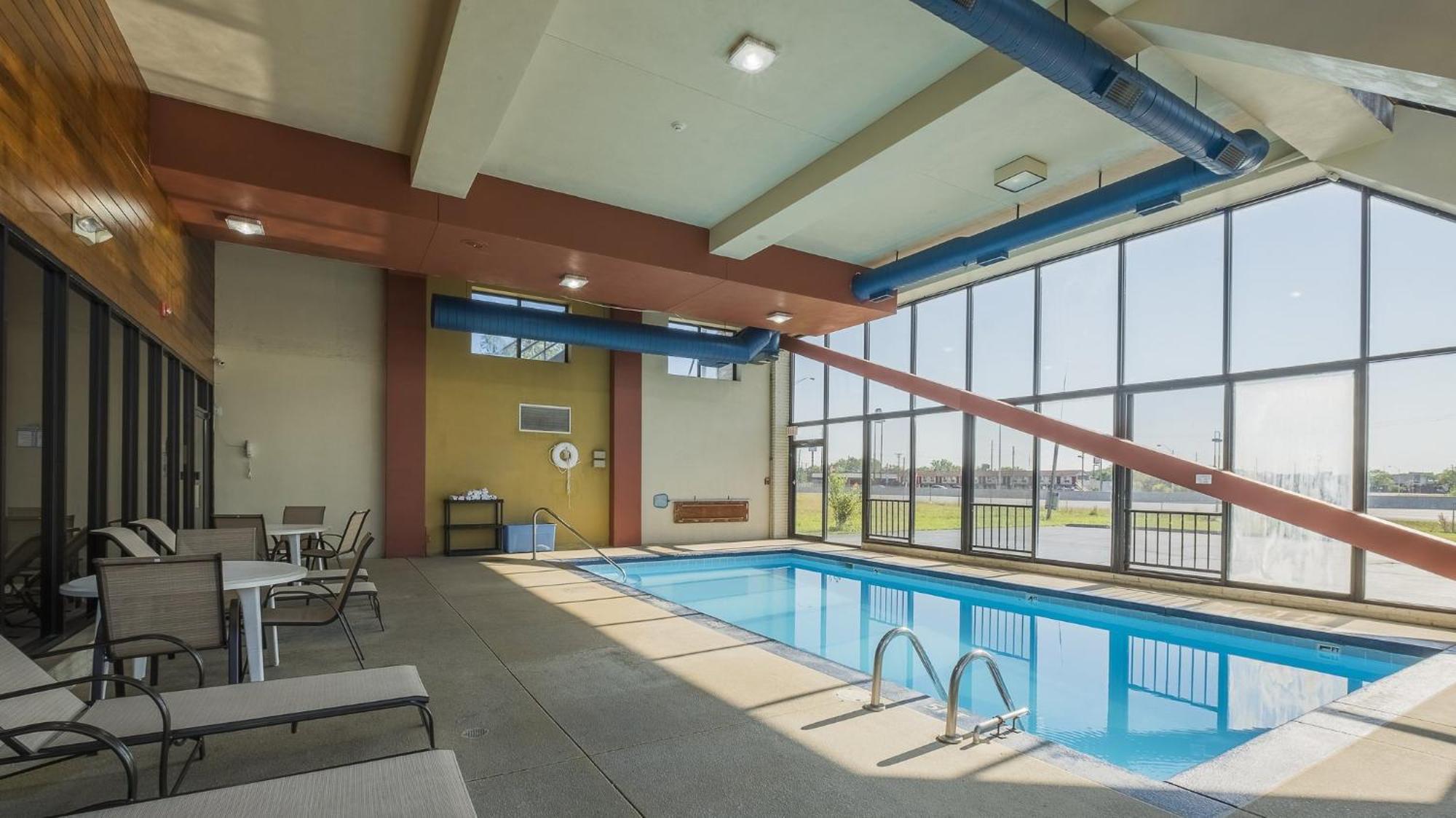 Red Roof Inn & Suites Cleveland - Elyria Extérieur photo