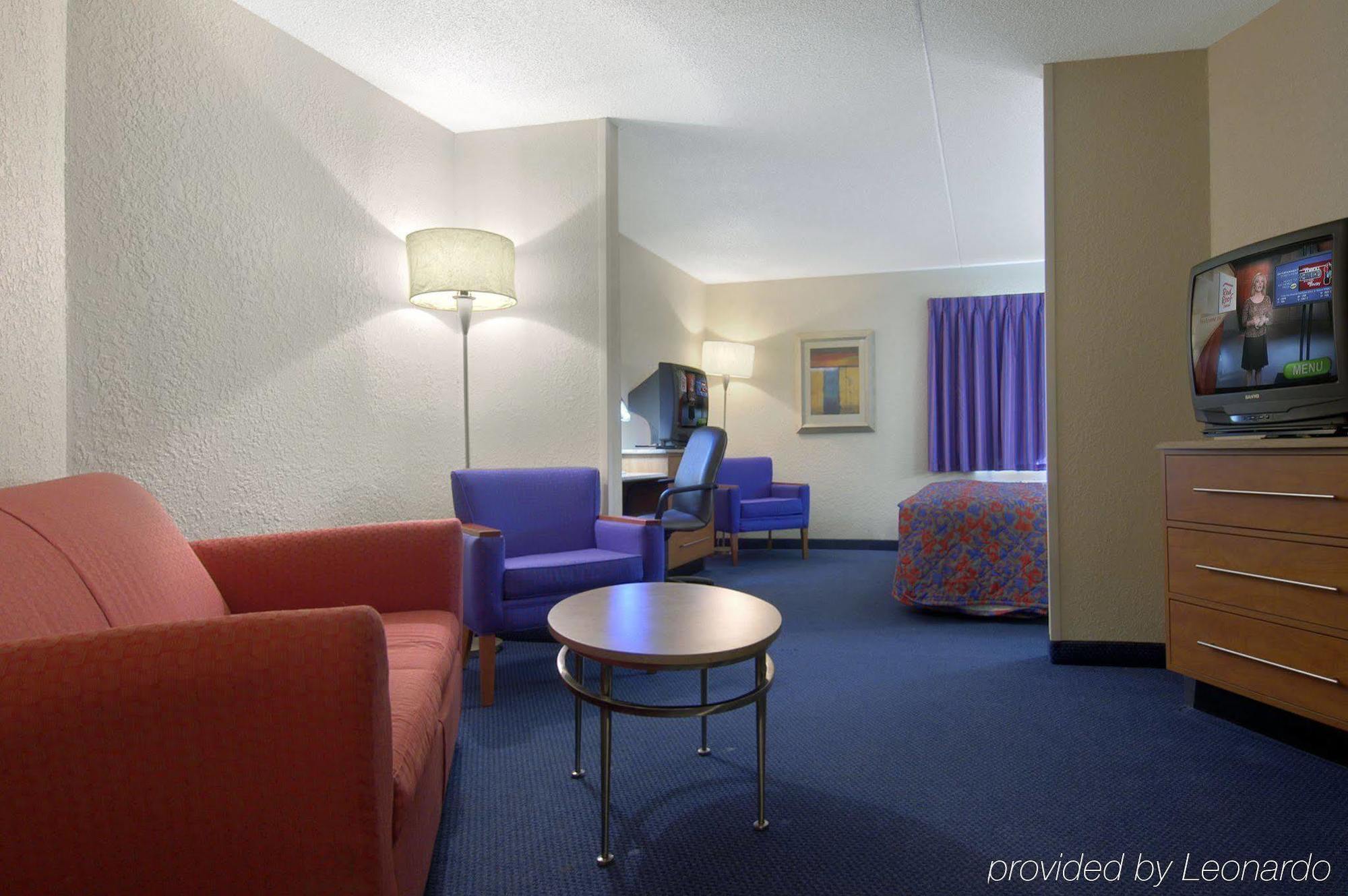 Red Roof Inn & Suites Cleveland - Elyria Chambre photo