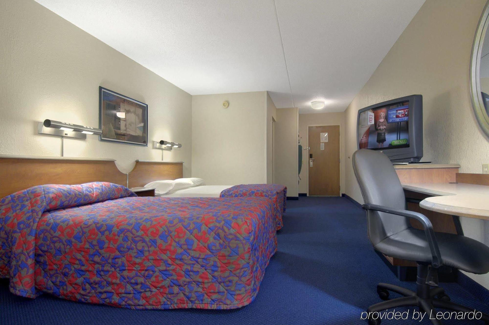 Red Roof Inn & Suites Cleveland - Elyria Extérieur photo