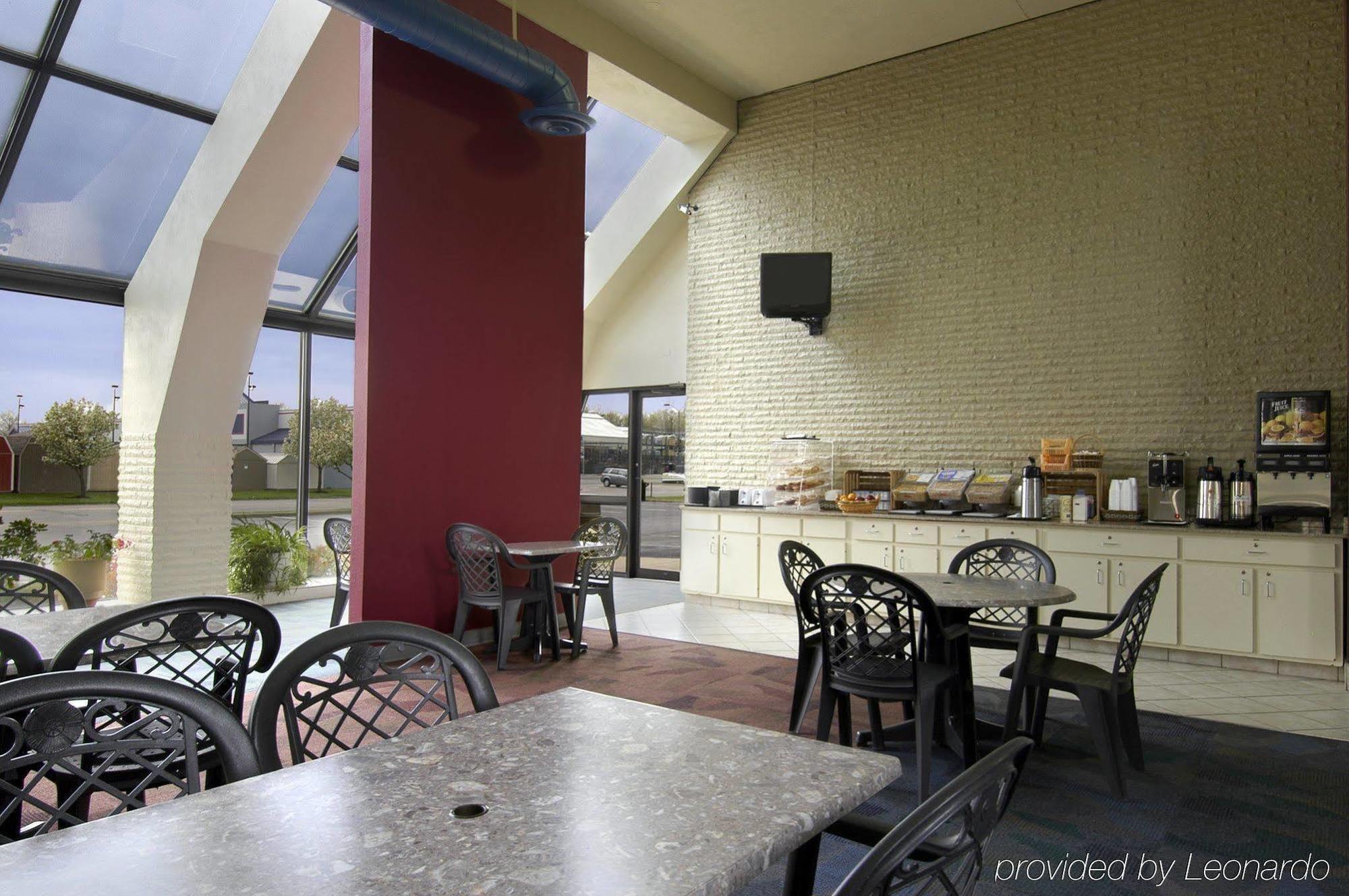 Red Roof Inn & Suites Cleveland - Elyria Extérieur photo